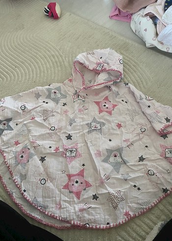 Kız Çocuk Kapüşonlu Nakışlı Pelerin - Görsel 2