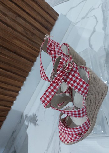 Kırmızı Kareli Kadın Dolgu Topuklu Ayakkabı