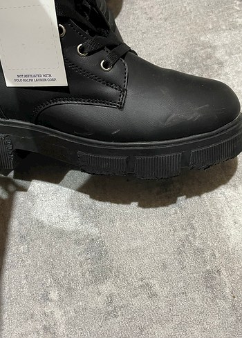 Siyah Bot - Görsel 3