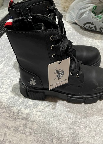 Siyah Bot - Görsel 2