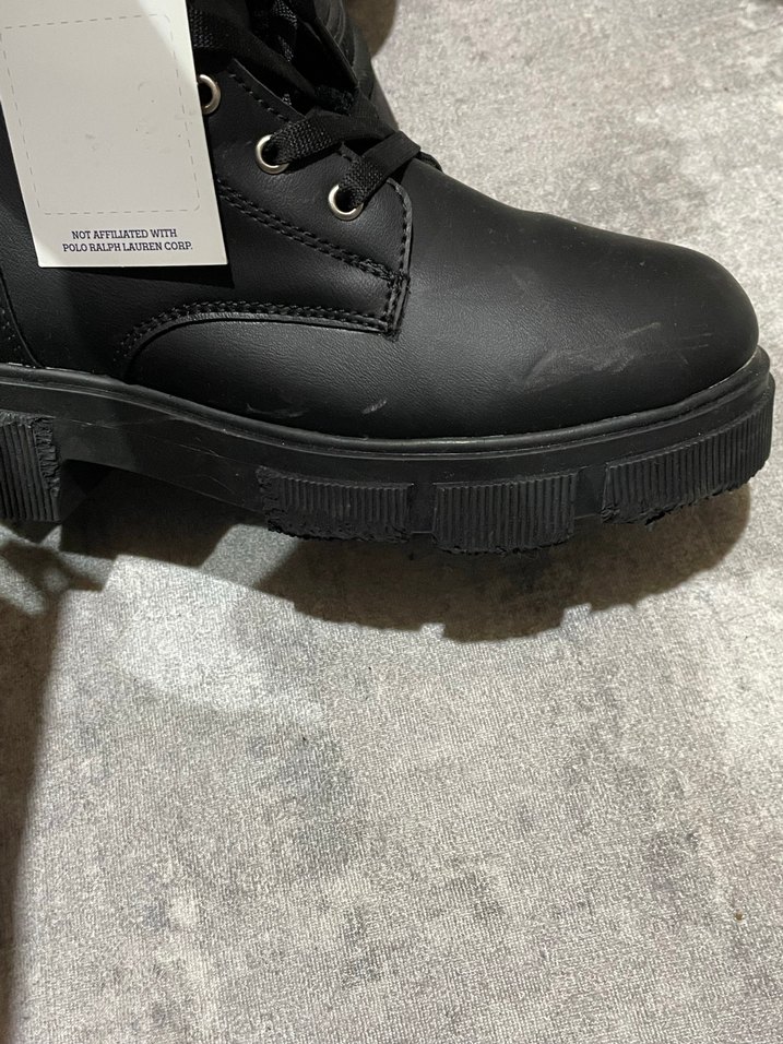 Siyah Bot - Görsel 3