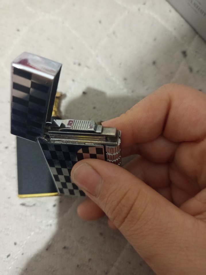 Siyah ve Gümüş Renkli Çakmak Seti - Görsel 3