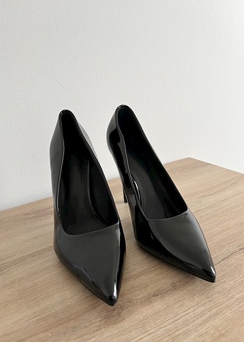 Siyah Rugan Stiletto Topuklu Kadın Ayakkabı