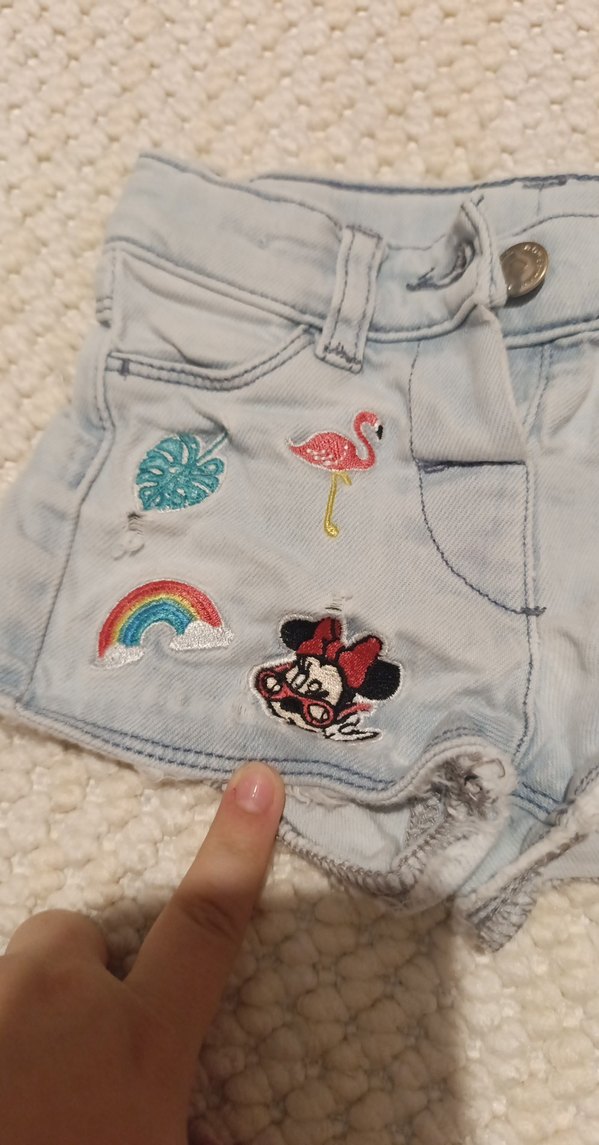 Nakışlı Düğmeli Gri Kız Denim Şort - Görsel 2