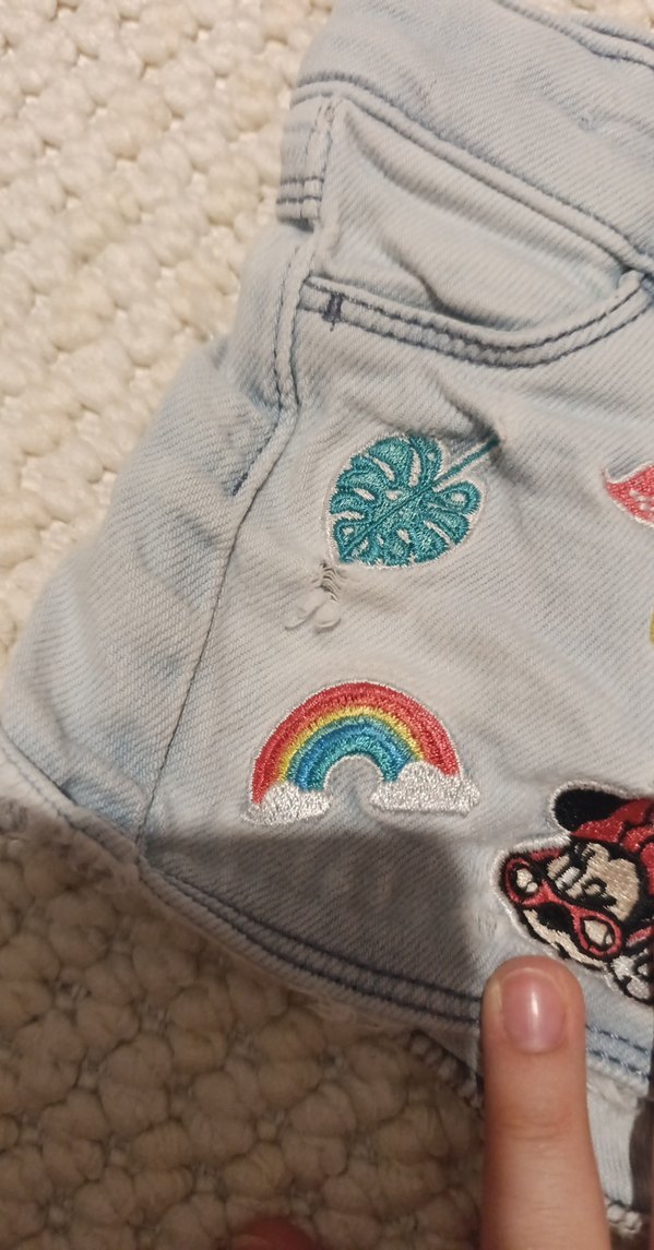 Nakışlı Düğmeli Gri Kız Denim Şort - Görsel 3