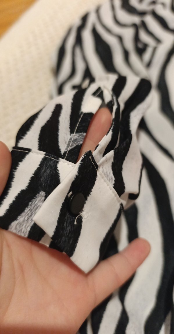 Kadın Beyaz Gri Zebra Desenli Uzun Kollu Gömlek bluz - Görsel 3