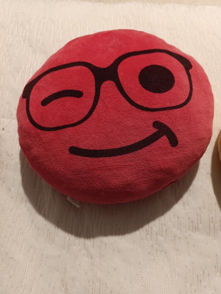 Renkli Emoji ve Figürlü Peluş Oyuncaklar - Görsel 3