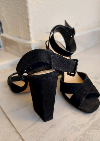 Siyah Süet Tokalı Topuklu Kadın Ayakkabı - Görsel 3