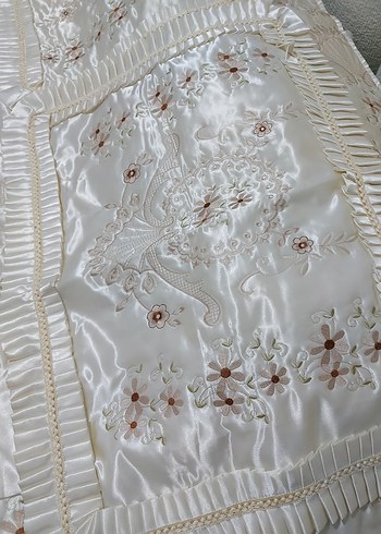 İşlemeli Parlak Beyaz Yatak Örtüsü - Görsel 6