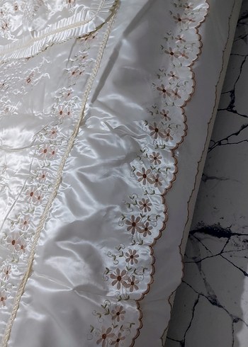 İşlemeli Parlak Beyaz Yatak Örtüsü - Görsel 7