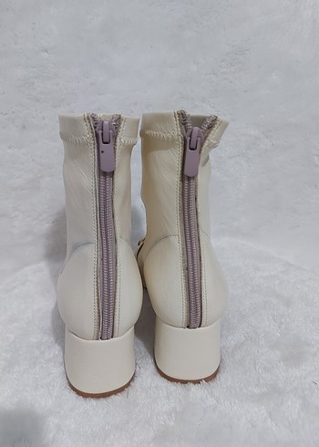 Laminta Krem Modern Klasik Topuklu Bot - Görsel 5