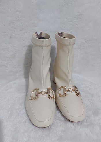 Laminta Krem Modern Klasik Topuklu Bot - Görsel 4