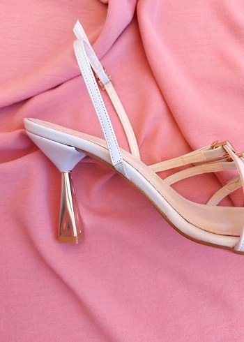 Beyaz Tokalı İnce Topuklu Kadın Sandalet - Görsel 6