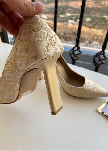 Bej Yılan Desenli Dantel Detaylı Stiletto - Görsel 4