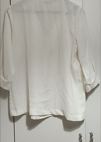 Kadın Beyaz V Yaka Gömlek - Görsel 4