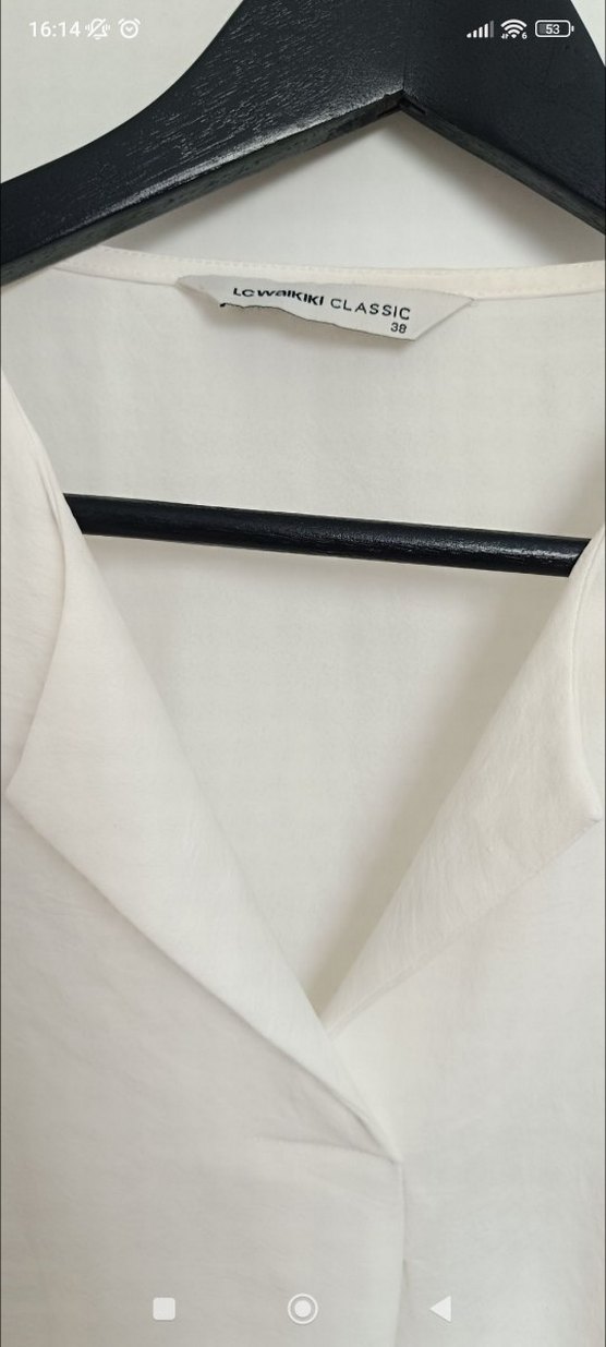 Kadın Beyaz V Yaka Gömlek - Görsel 3