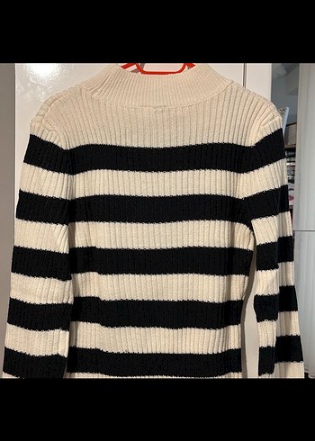 H&M Çizgili Beyaz Siyah Yüksek Yakalı Triko Kazak
