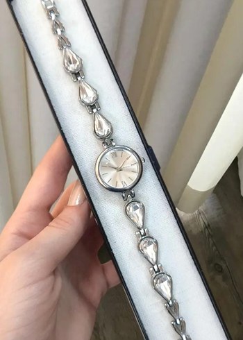 Zincir Detaylı Beyaz Modern Klasik Kadın Saati
