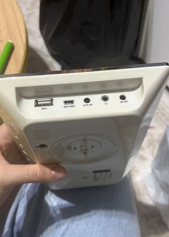 Gri Çerçeveli Dijital Monitör Slayt Sunucusu - Görsel 3