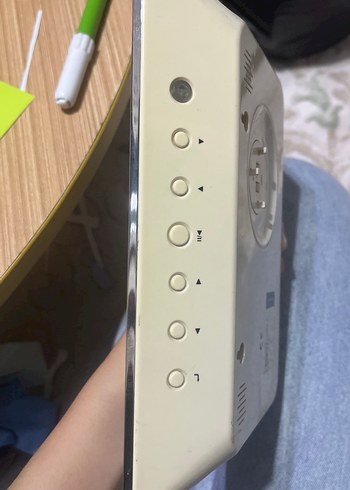 Gri Çerçeveli Dijital Monitör Slayt Sunucusu - Görsel 5