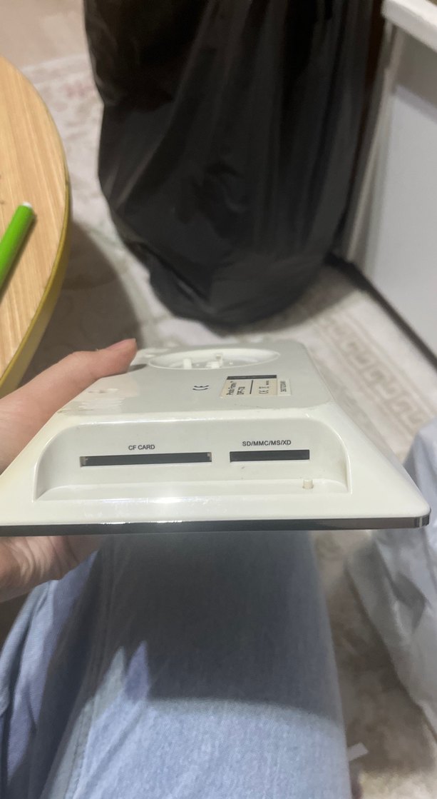 Gri Çerçeveli Dijital Monitör Slayt Sunucusu - Görsel 4