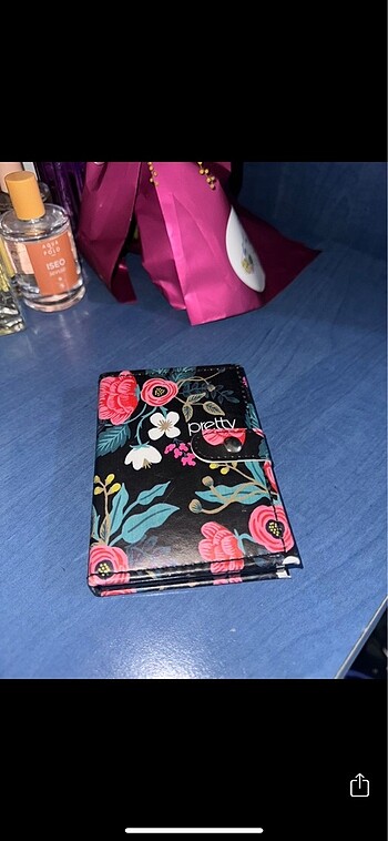 Beden Kitap defter kapaklı aynalı makyaj seti