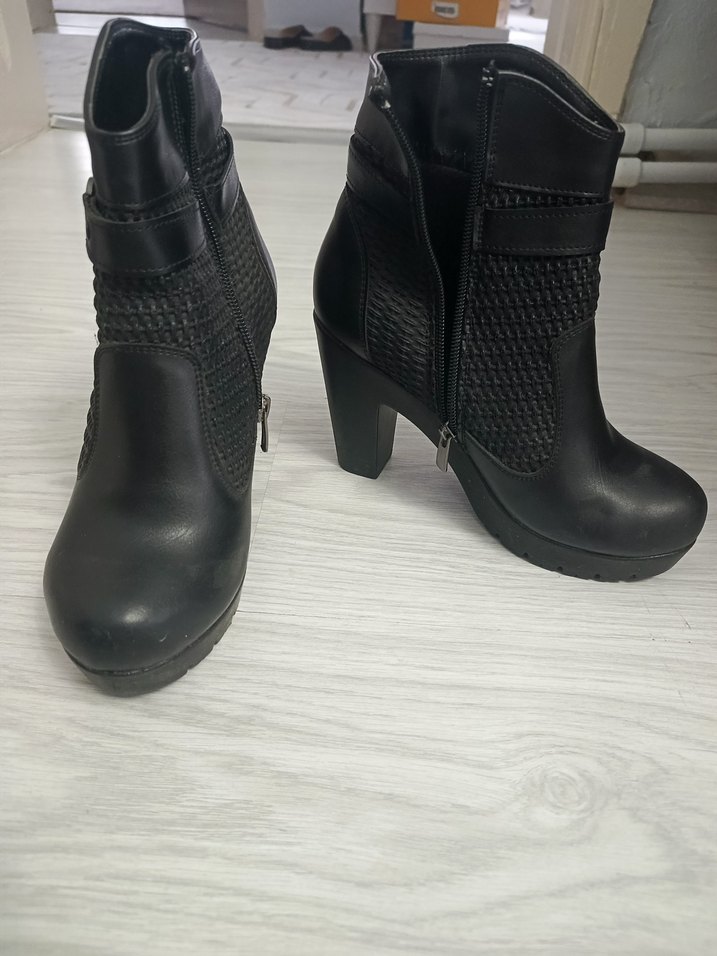 Siyah Yüksek Topuklu Kemerli Deri Bot - Görsel 3