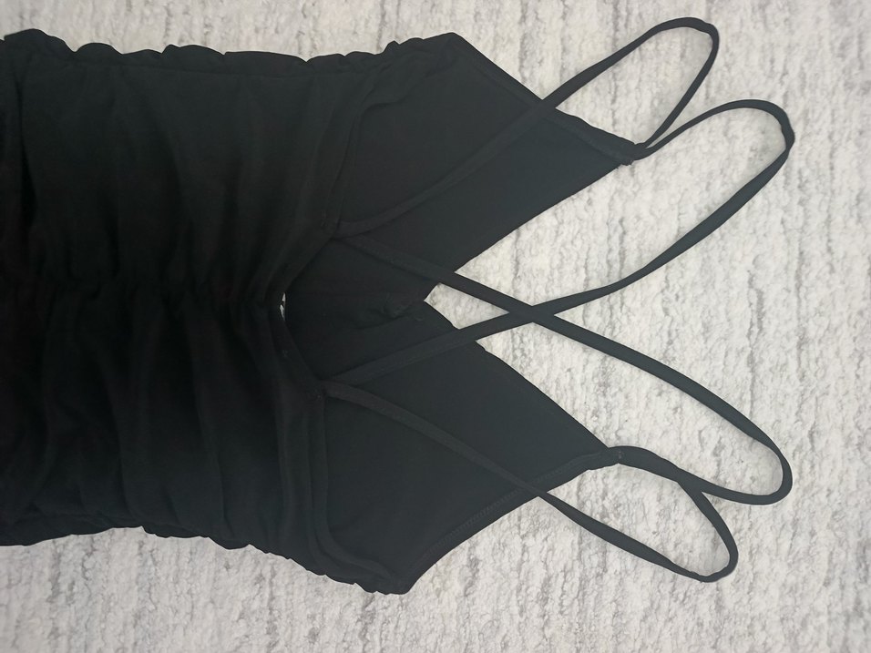 Siyah Piliseli mini V Yaka İp Askılı Elbise - Görsel 3