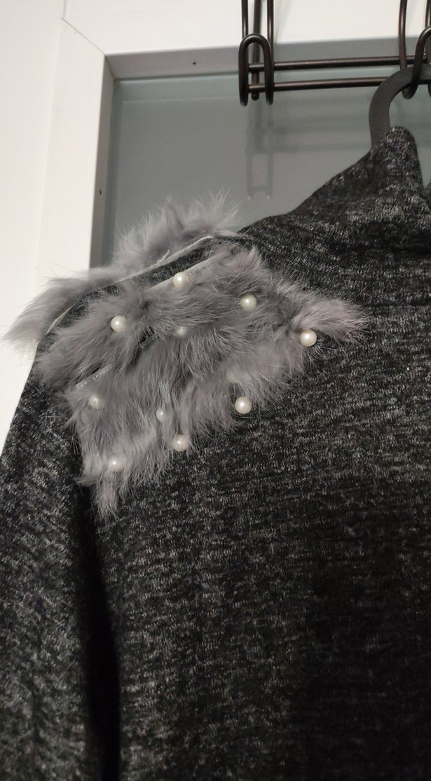 Gri Yumuşak Dokulu Kürk Detaylı Balıkçı Yaka Kazak - Görsel 3