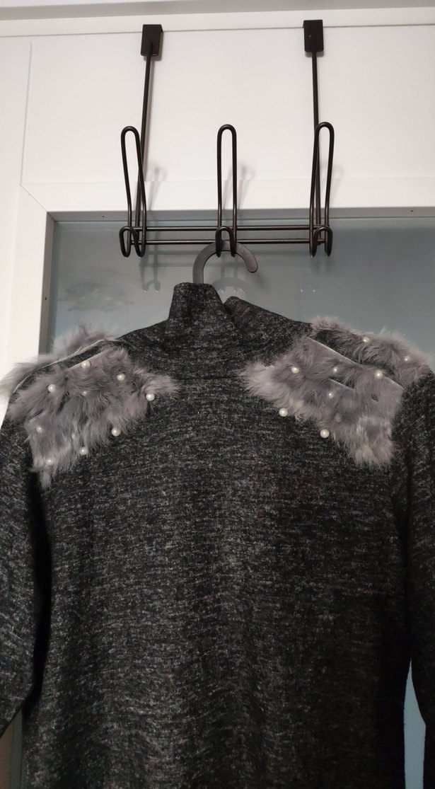 Gri Yumuşak Dokulu Kürk Detaylı Balıkçı Yaka Kazak - Görsel 4