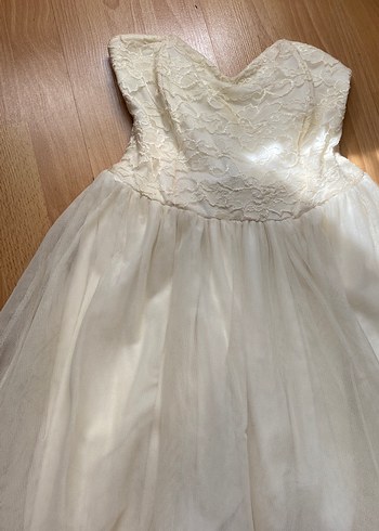 Straplez Beyaz tül detaylı elbise - Görsel 4