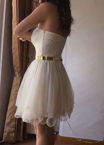 Straplez Beyaz tül detaylı elbise - Görsel 3