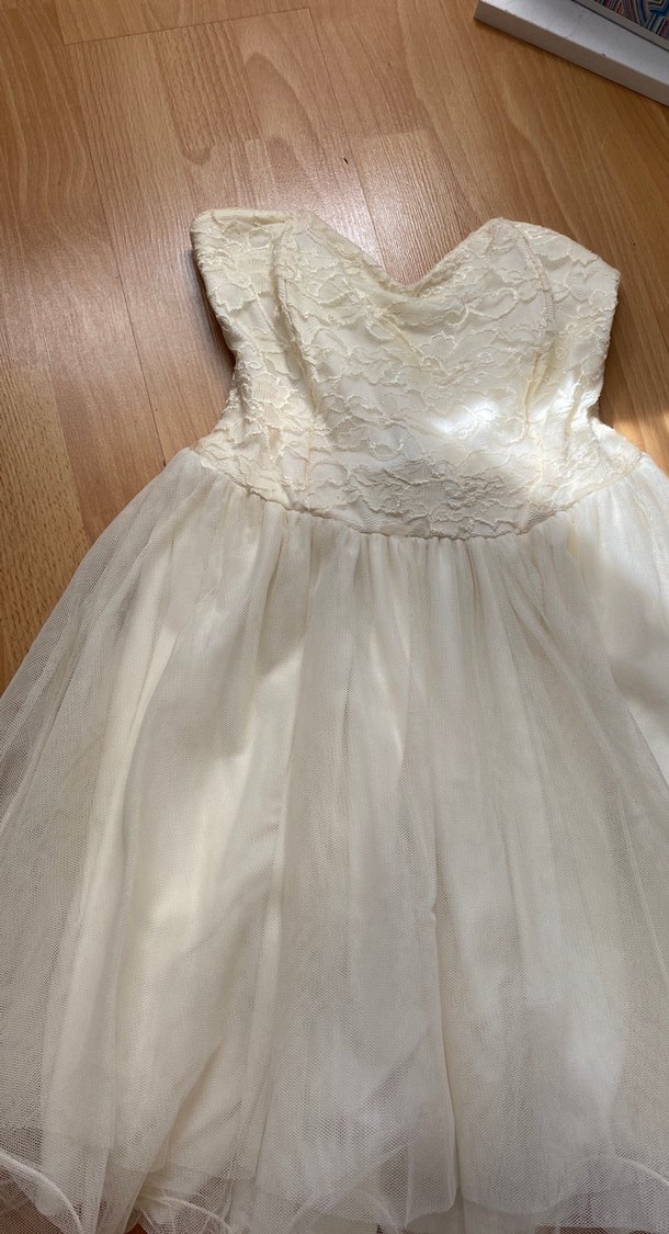 Straplez Beyaz tül detaylı elbise - Görsel 4