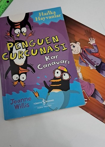 Penguen Curcunası ve yanında ingilizce bir kitap - Görsel 4