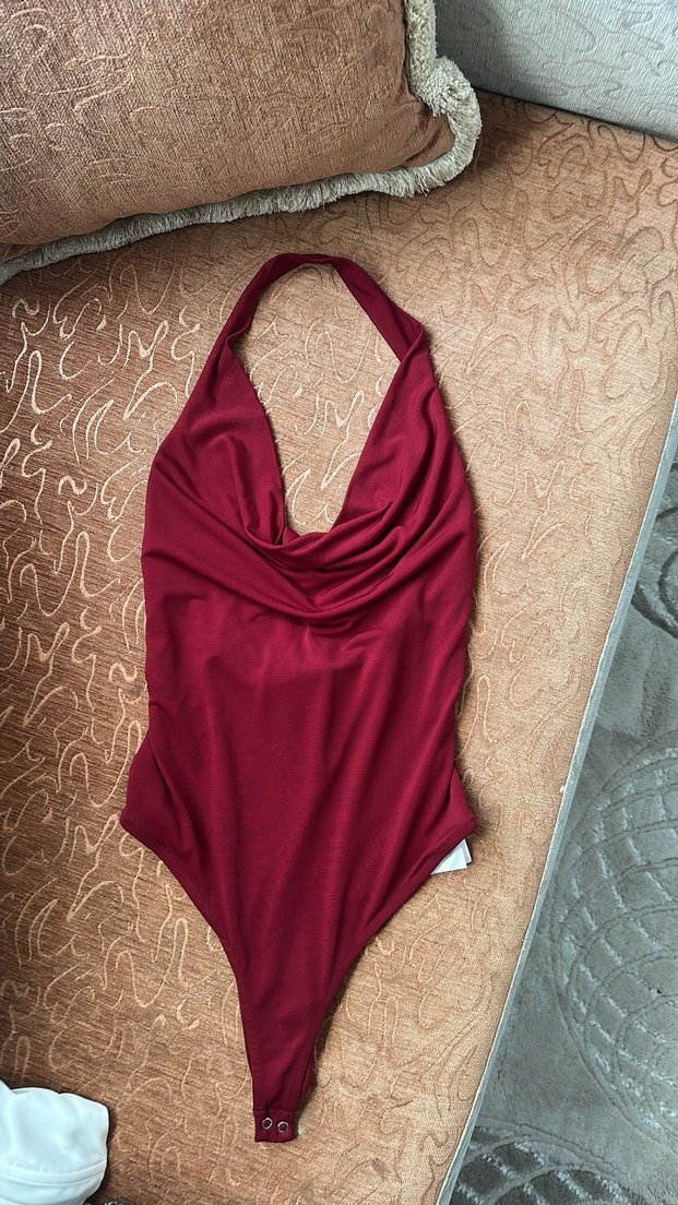 Bordo Yüksek Yakalı Kolsuz Body - Görsel 3