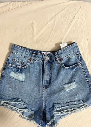 Kadın Mavi Yırtık Kot Şort - Görsel 2