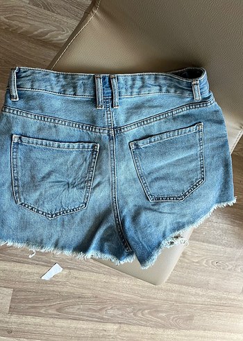 Kadın Mavi Yırtık Kot Şort - Görsel 4