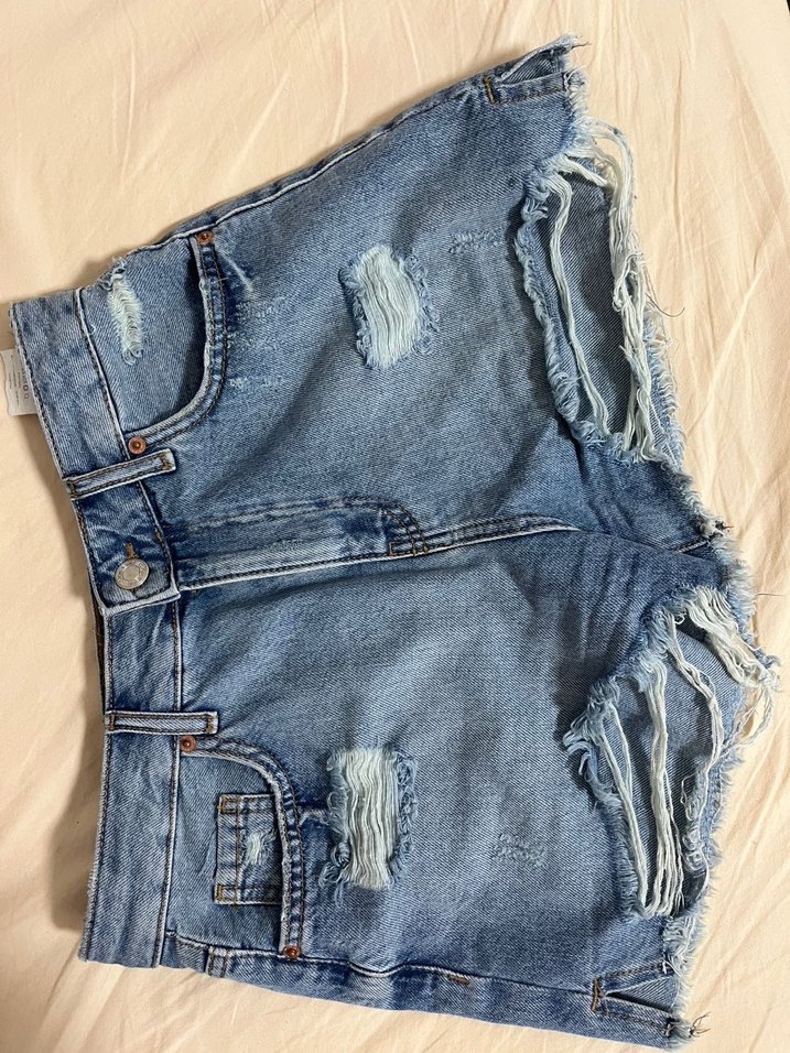 Kadın Mavi Yırtık Kot Şort - Görsel 3