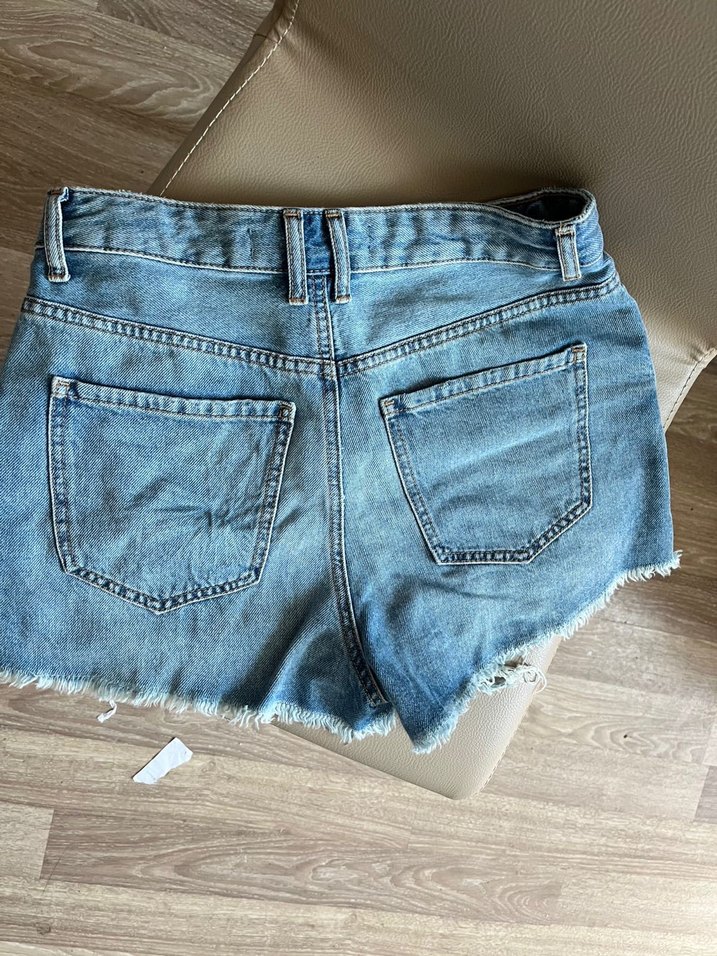 Kadın Mavi Yırtık Kot Şort - Görsel 4