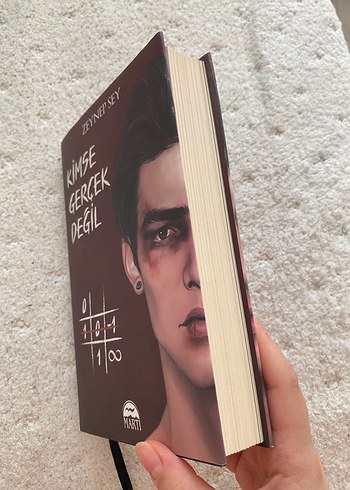 Beden Renk Kimse Gerçek Değil - Zeynep Sey