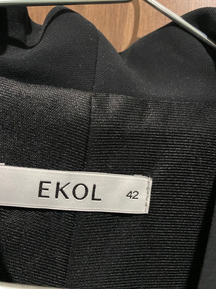 Siyah kolsuz elbise - Görsel 2