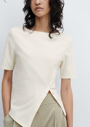 Düğmeli Beyaz Tişörtü - Görsel 2