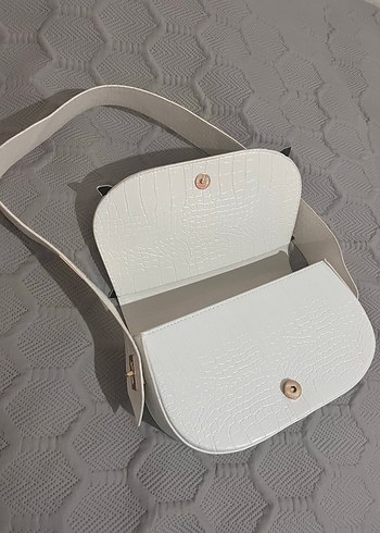 Zara Beyaz Deri Kemerli Kadın Çanta