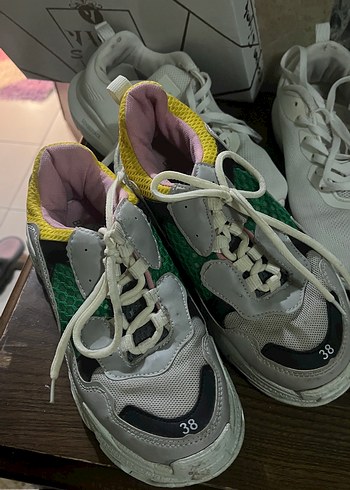 Diğer Renkli Ve Sik Bagcikli Spor Ayakkabi