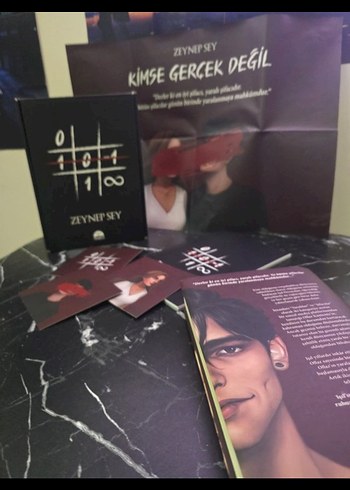 Zeynep Sey - Kimse Gerçek Değil Romanı