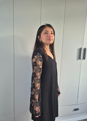 Dantel Detaylı Siyah V Yaka Midi Elbise - Görsel 6