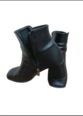 Kadın Siyah Deri Topuklu Bot - Görsel 2