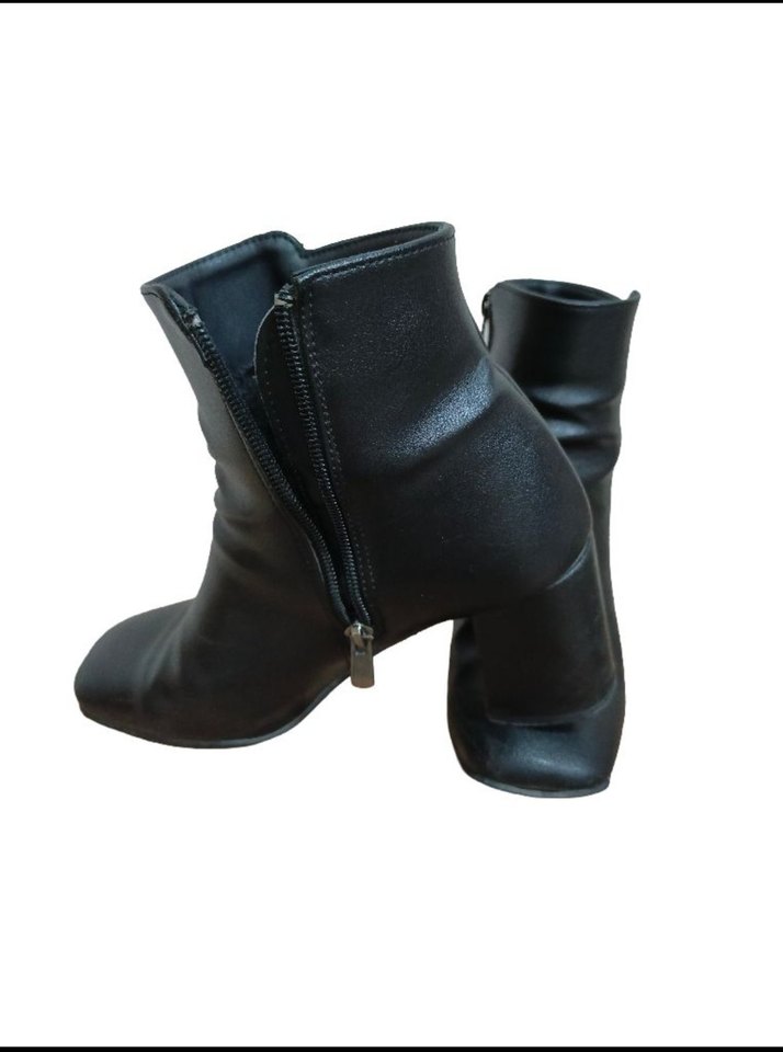 Kadın Siyah Deri Topuklu Bot - Görsel 2