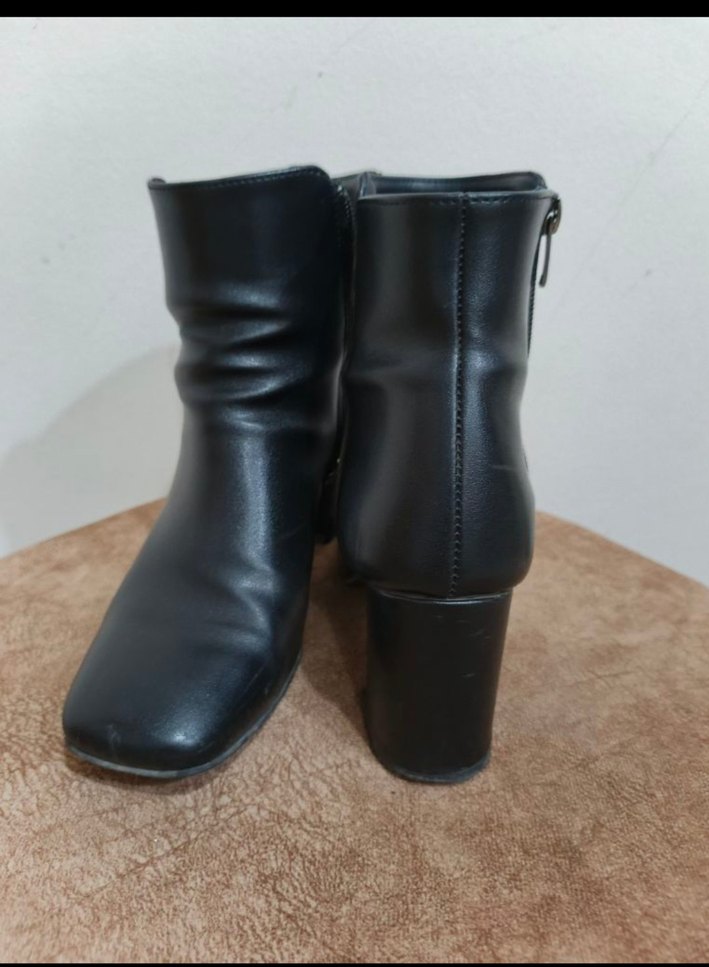 Kadın Siyah Deri Topuklu Bot - Görsel 3