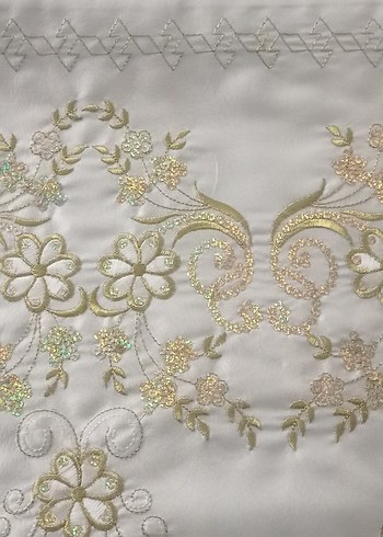 Beyaz Nakışlı saten  Yatak Örtüsü - Görsel 2